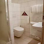 A Harasov Pensión 3*